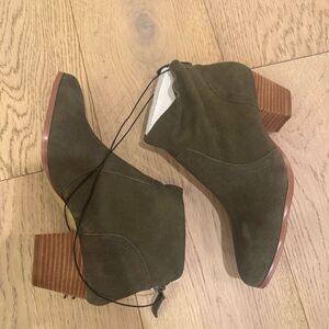 Violet & Red Womens Shoes Cupid Boots Sz 8 Olive Green Suede Leather Heeled New
